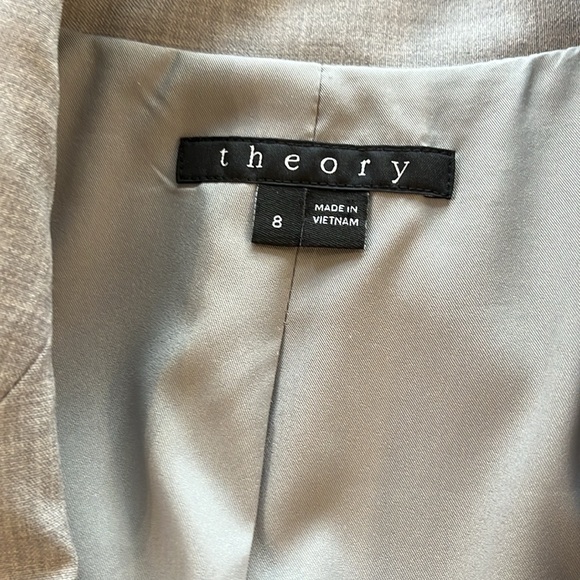 Theory suit. Preowned, grey. Jacket 8 pant 6 - Picture 7 of 10